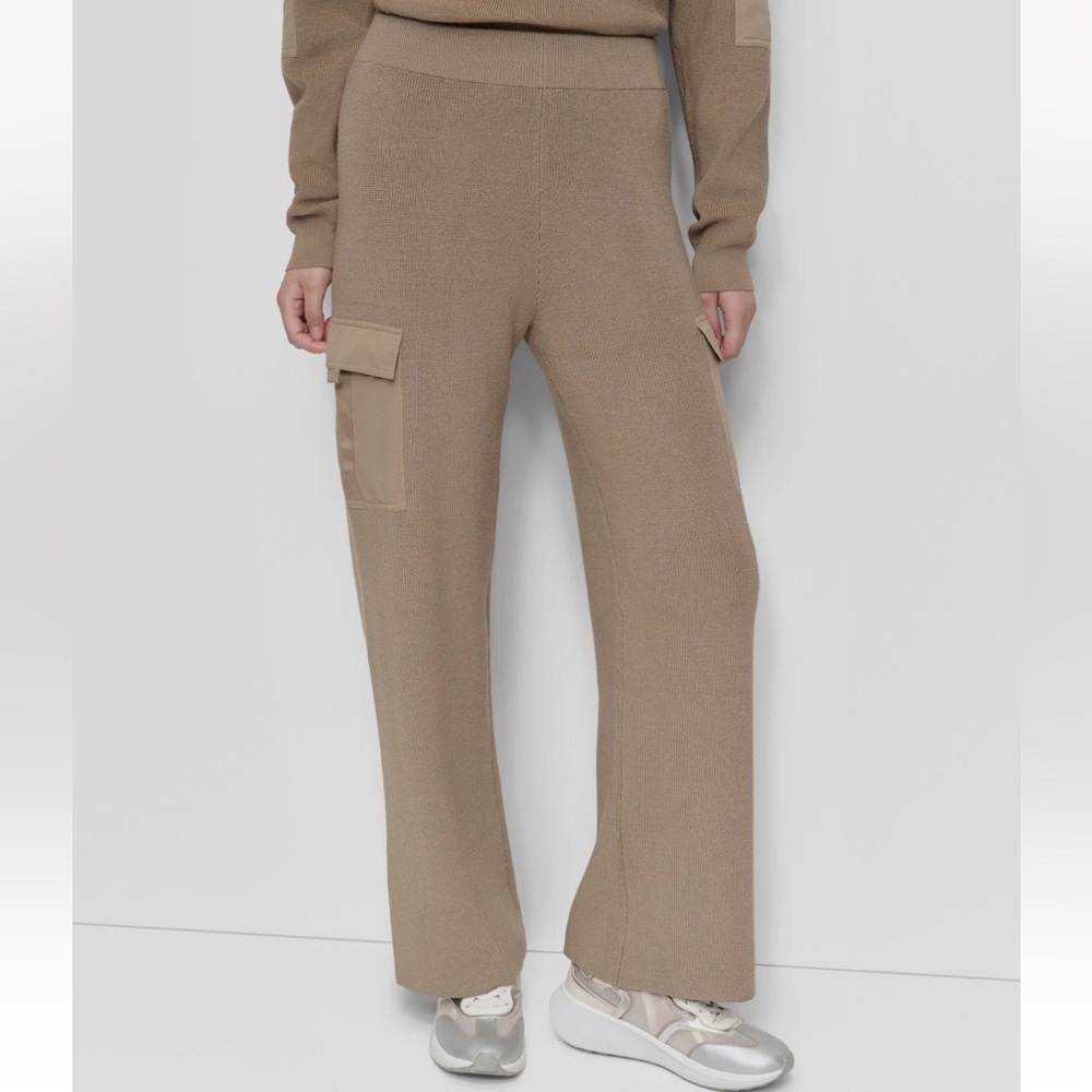 NWOT DKNY Women's Beige Knit Straight-Leg Cargo Pants Size XL
